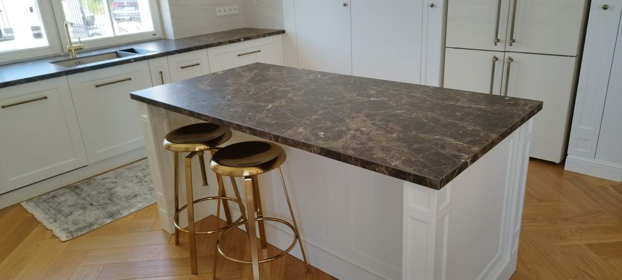 blaty kuchenne kamienne, schody kamienne, blaty łazienkowe kamienne, usługi kamieniarskie