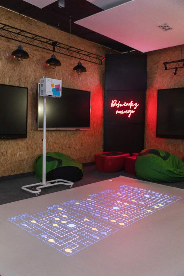 tablice, monitory interaktywne