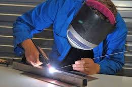 cięcie materiałów piłą taśmową