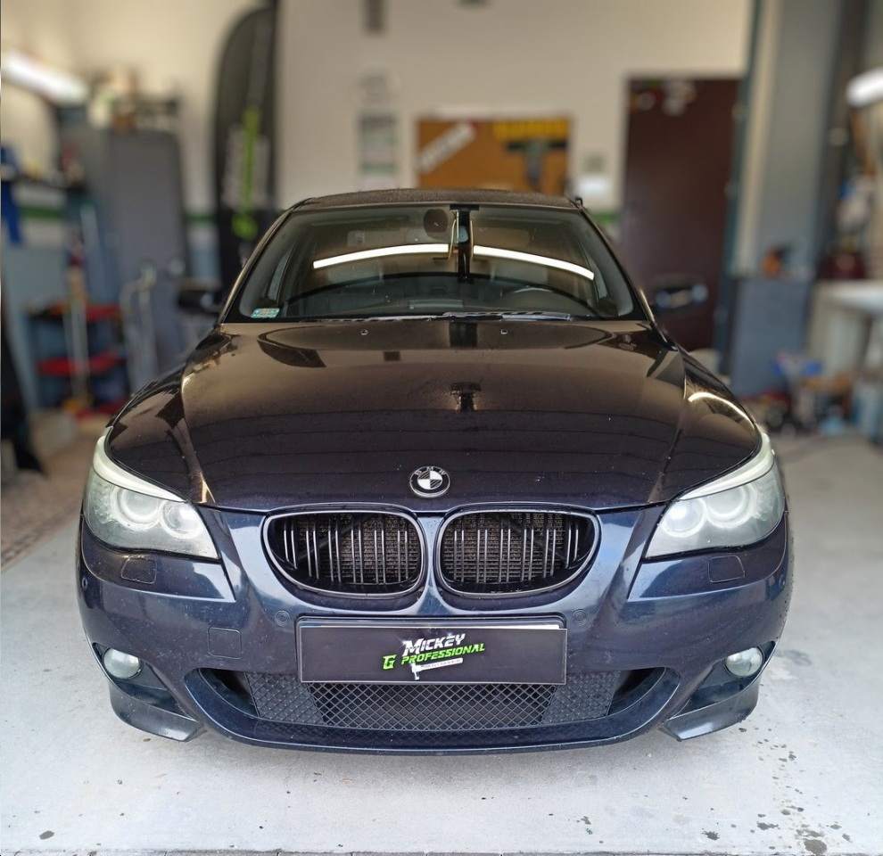 wgniecenie na karoserii