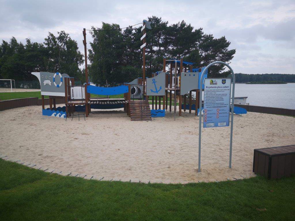 certyfikowany plac zabaw, wyposażenie placów zabaw, urządzenia edukacyjne na plac zabaw