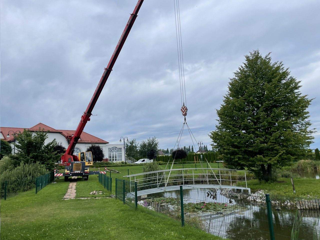 wynajem dźwigów, dźwigi samochodowe