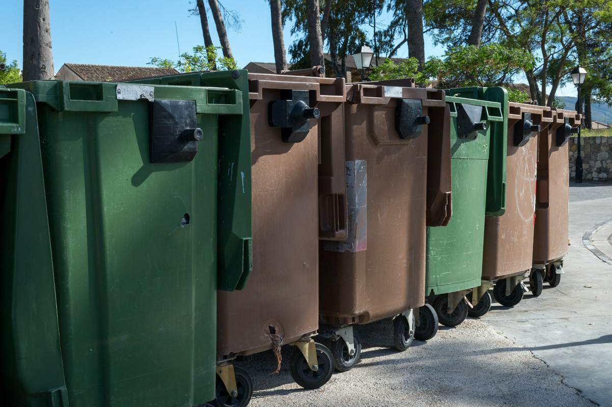 kontenery na śmieci