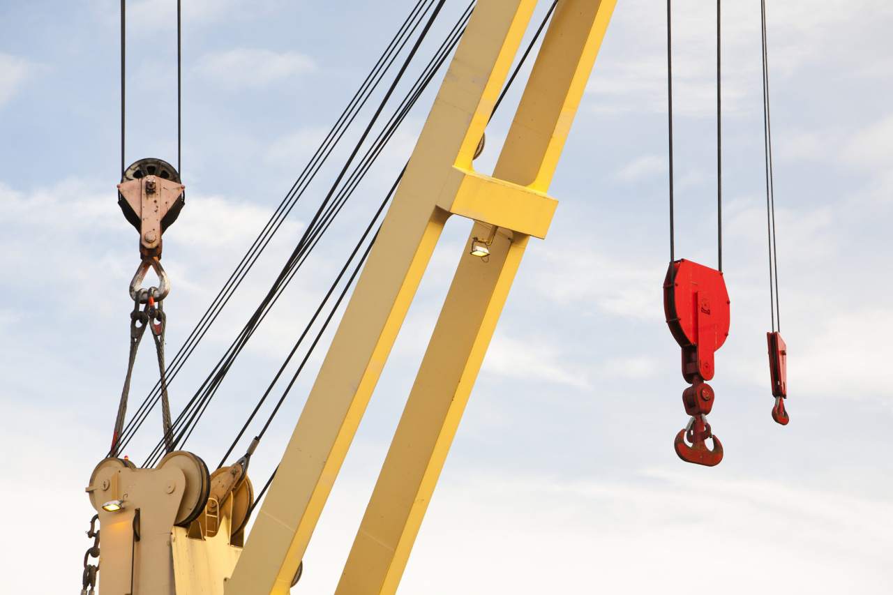 wynajem żurawi wieżowych