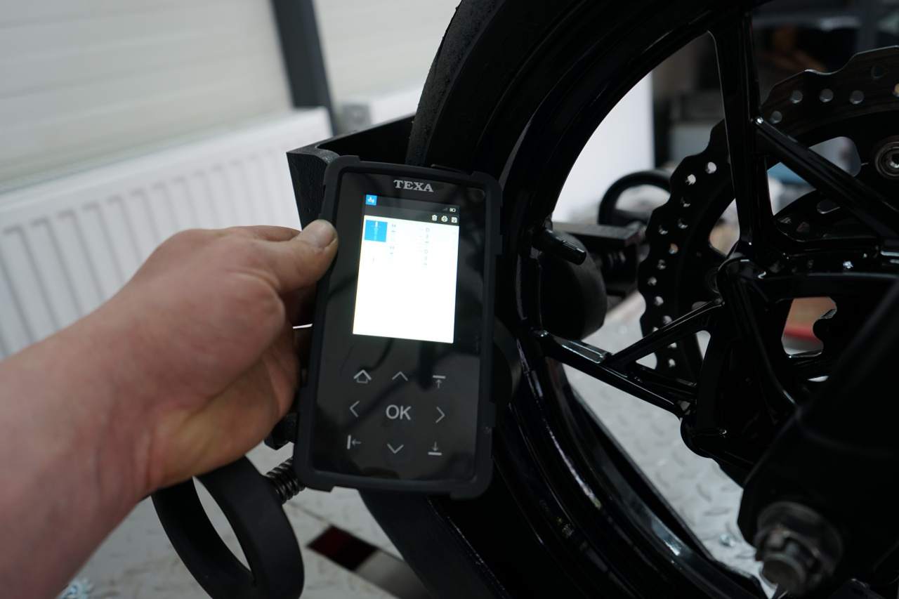 wymiana opon motocyklowych