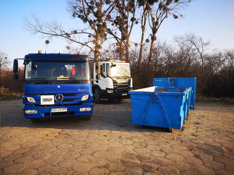 ciężarówki i kontener