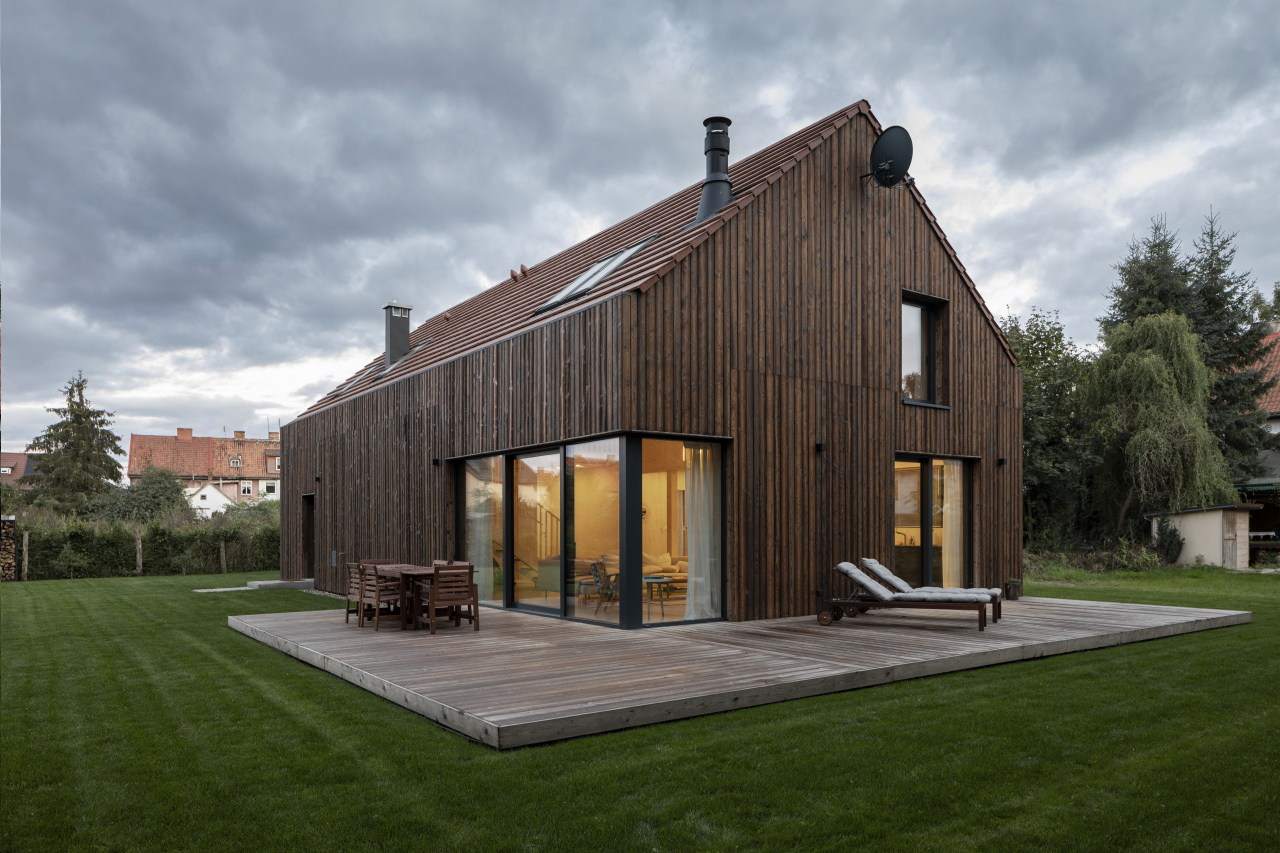 domki z drewna palonego