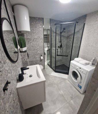 apartament z łazienką