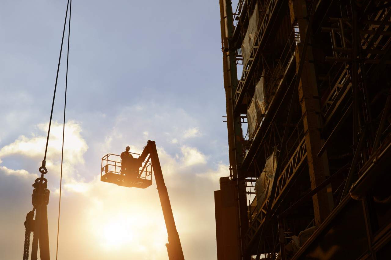 montaż żurawi wieżowych