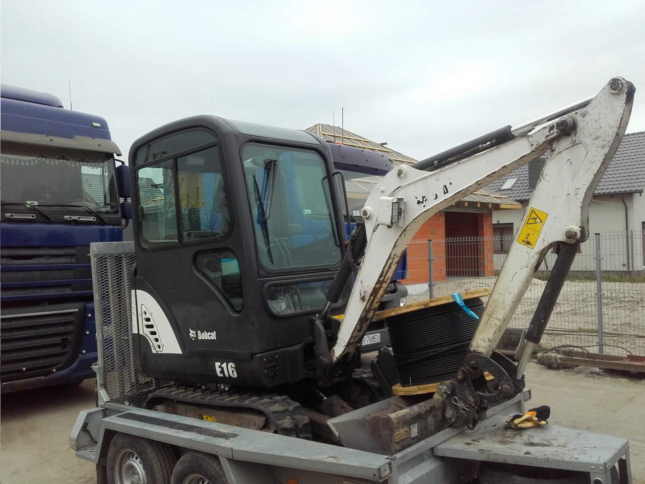 Transport ciężarowy krajowy i międzynarodowy, usługi z zakresu robót ziemnych.