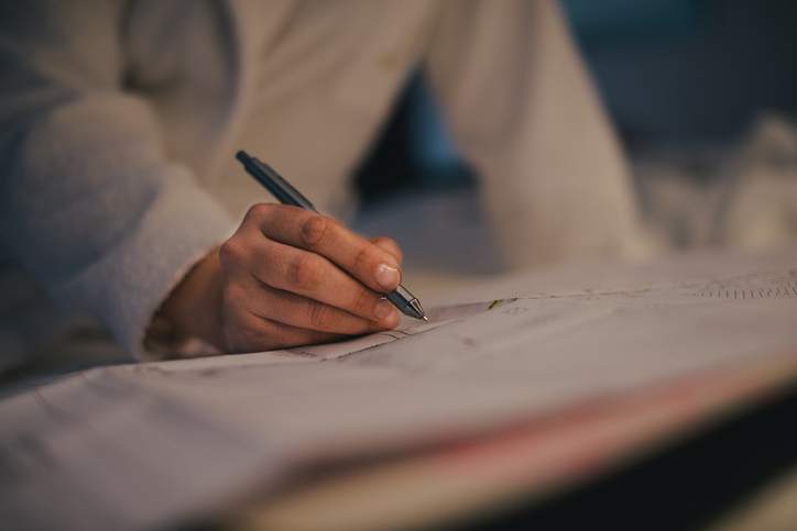 sporządzanie projektów umów