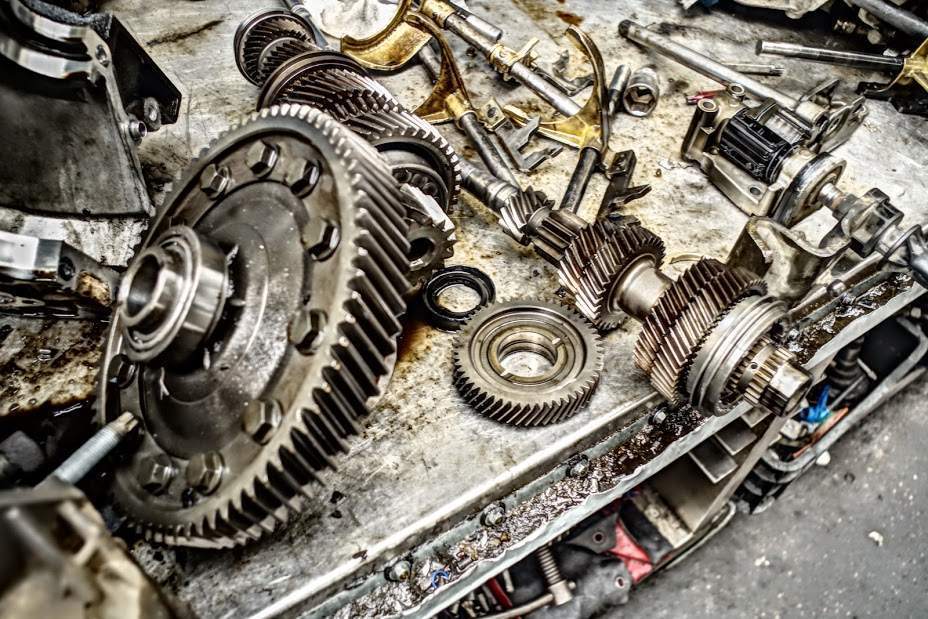 skrzynie biegów, serwis skrzyń biegów, naprawa skrzyń biegów, wymiana oleju w skrzyni biegów