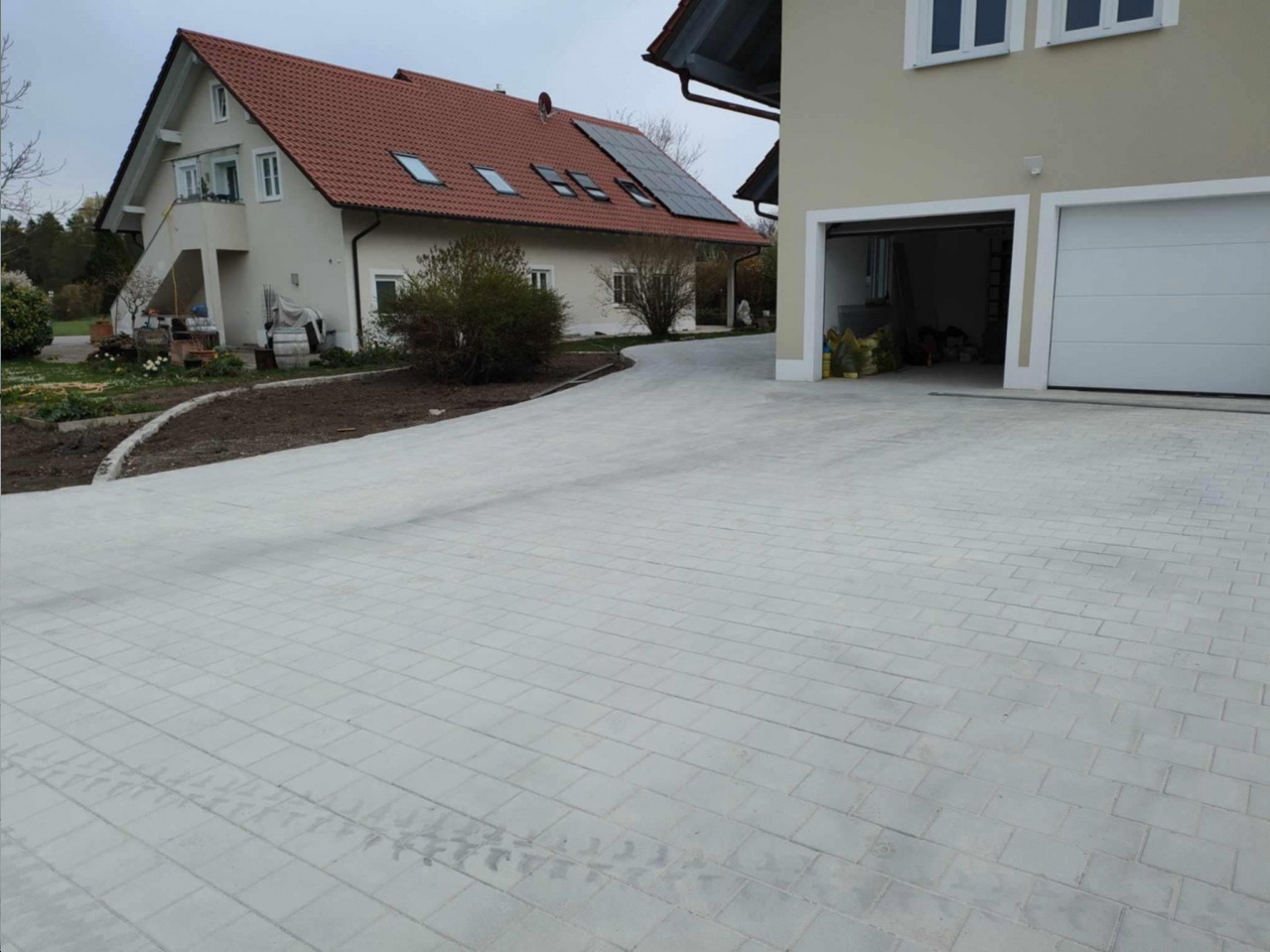 brukarstwo, prace brukarskie, układanie kostki brukowej na posesjach