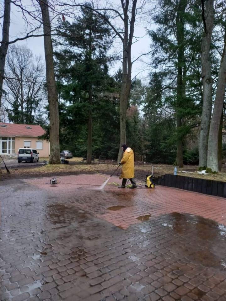 czyszczenie kostki brukowej