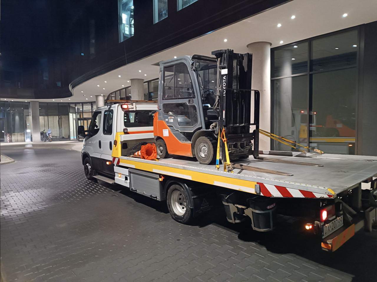 transport wózków widłowych