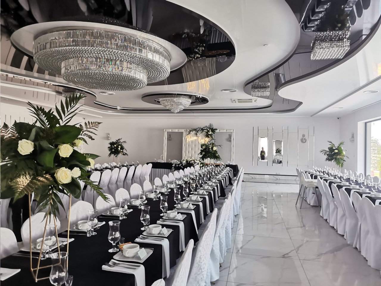 przygotowywanie dekoracji sal