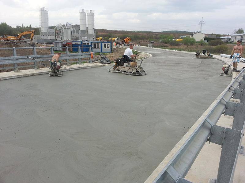 budowa betonowej drogi