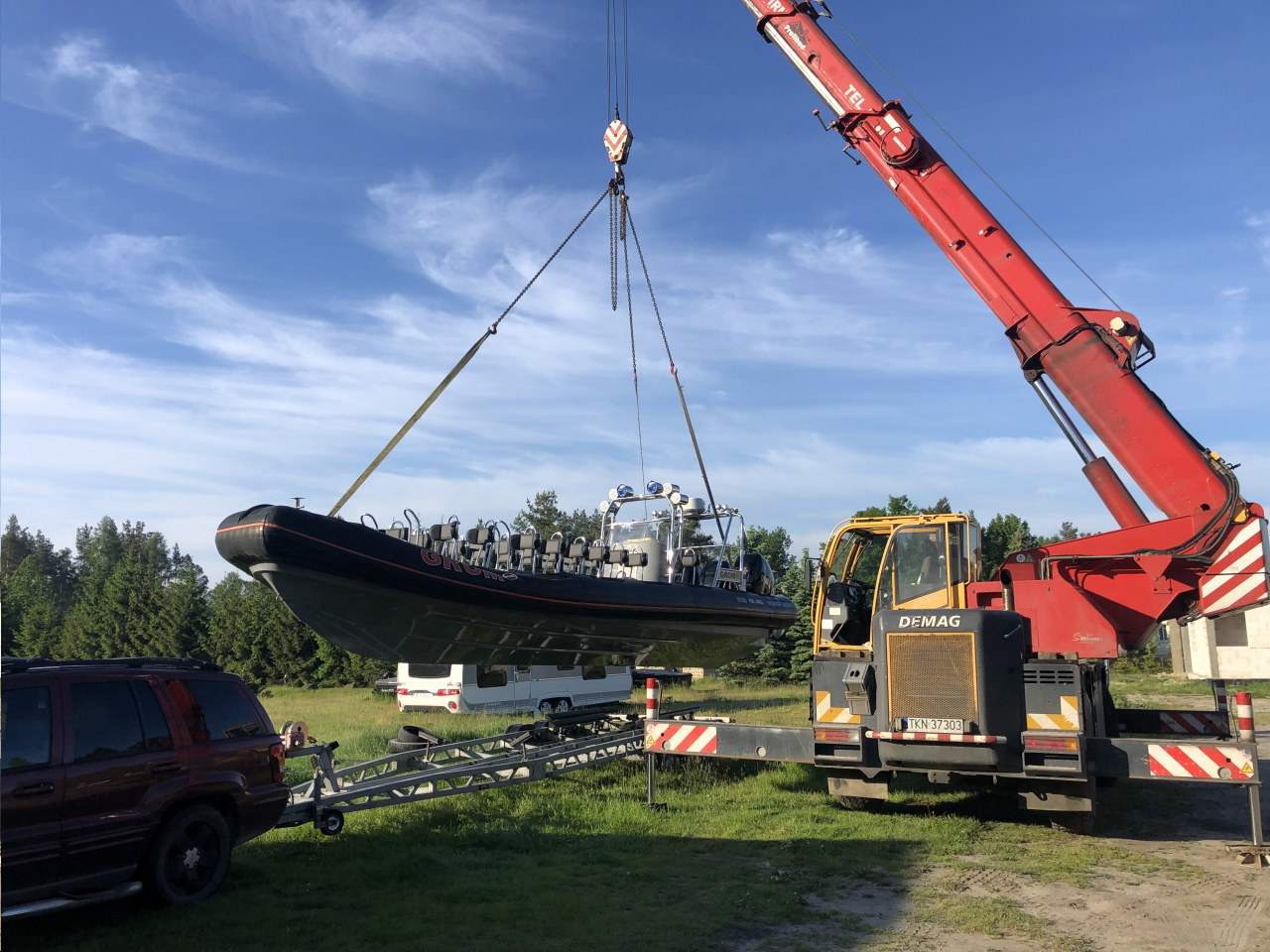 wynajem dźwigów, dźwigi samochodowe