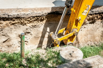 wykopy pod instalacje wodno-kanalizacyjne