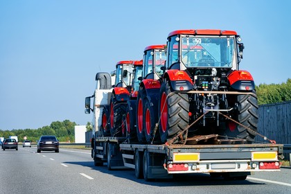 transport maszyn rolniczych
