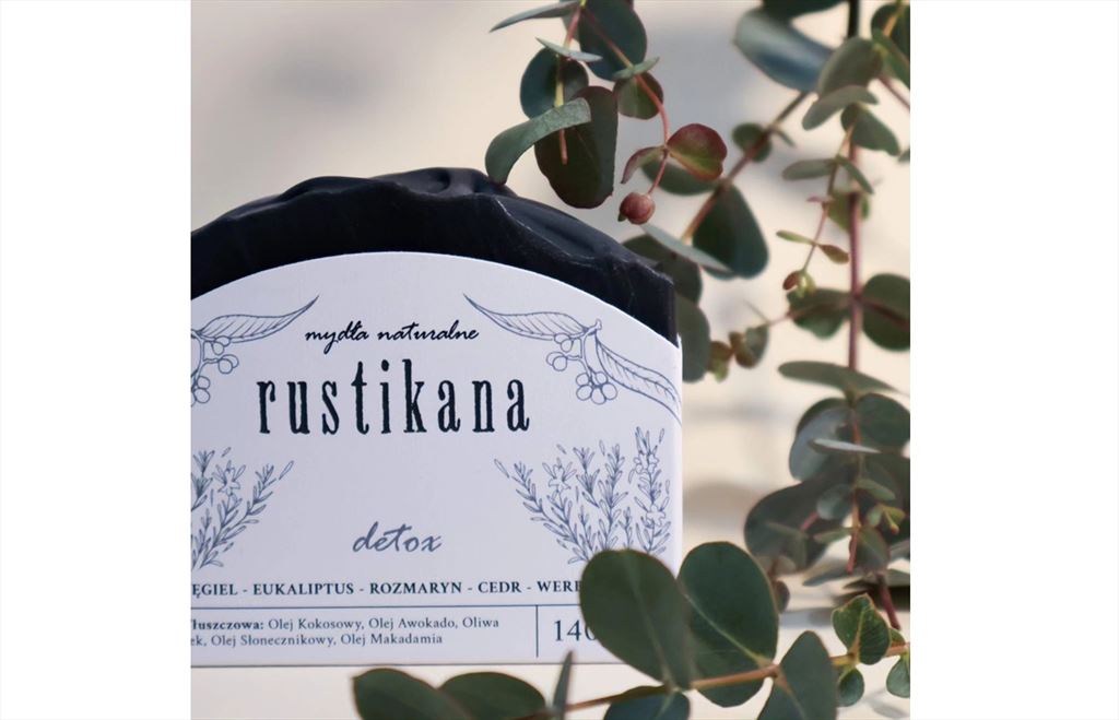 mydło w kostce z węglem i eukalipstusem