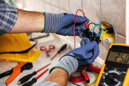 Zakładanie instalacji elektrycznych