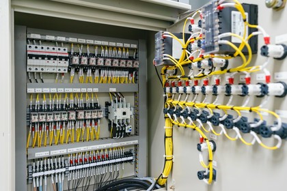montaż instalacji elektrycznych