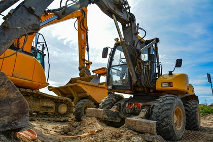Usługi koparko-ładowarką