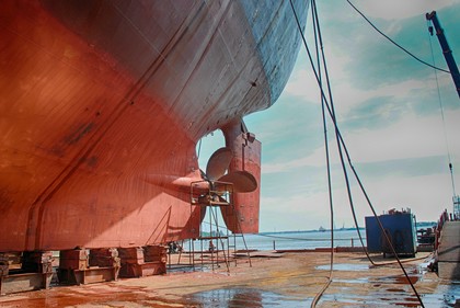 Włazy i pokrywy lukowe statków