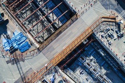 filmowanie konstrukcji stalowych z powietrza