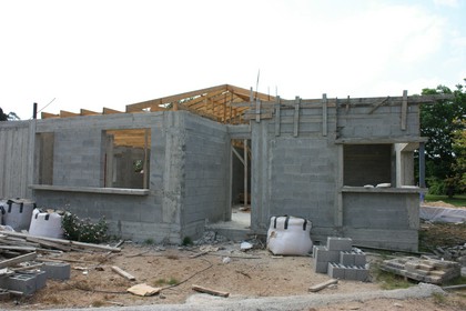 budowa domu w stanie surowym