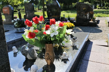 cykliczna opieka nad grobami