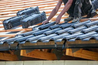 montaż pokryć dachowych