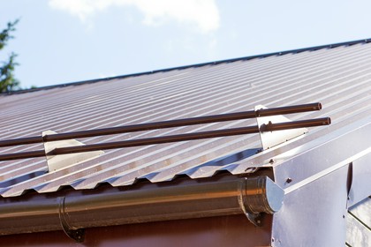 montaż dachów z blachy