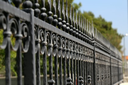 produkcja ogrodzeń metalowych
