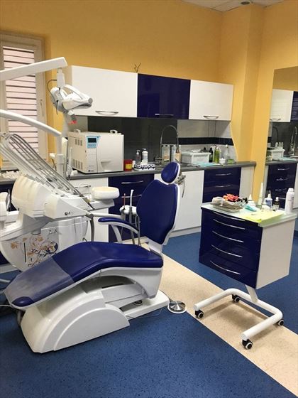 usuwanie kamienia nazębnego