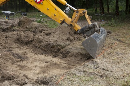 niwelacja terenu koparką