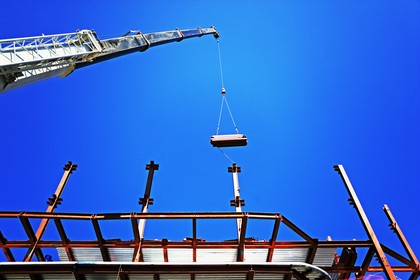 prace montażowe dźwigiem