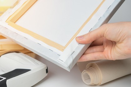 naciąganie obrazu na blejtram