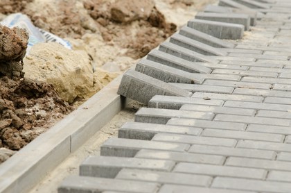 Układanie Krawężników