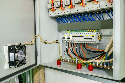 montaż instalacji elektrycznych