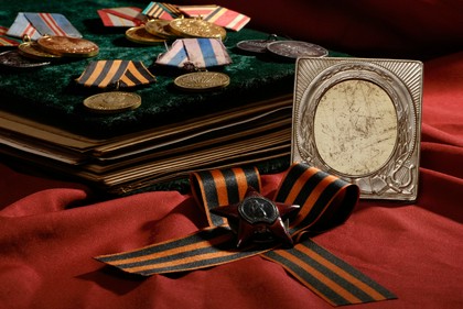 Dokumenty Wojskowe i Odznaczenia