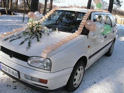 Dekoracje pojazdów ślubnych