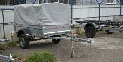 przyczepa samochodowa z plandeką