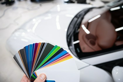 lakier akrylowy do samochodu