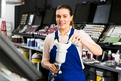 lakiery do konserwacji samochodów