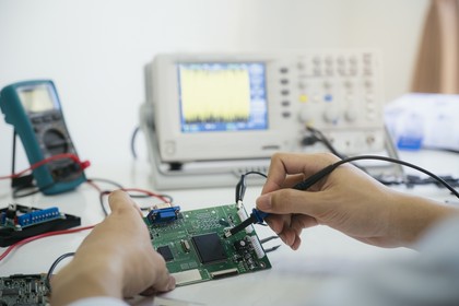 testowanie urządzeń elektronicznych