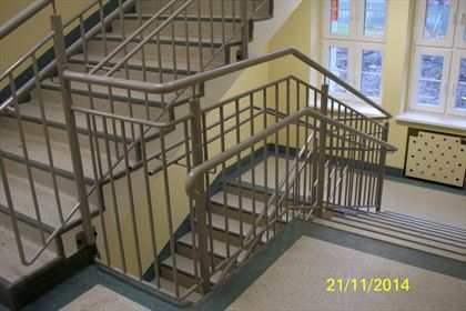 Poręcze i balustrady na schody wewnętrzne